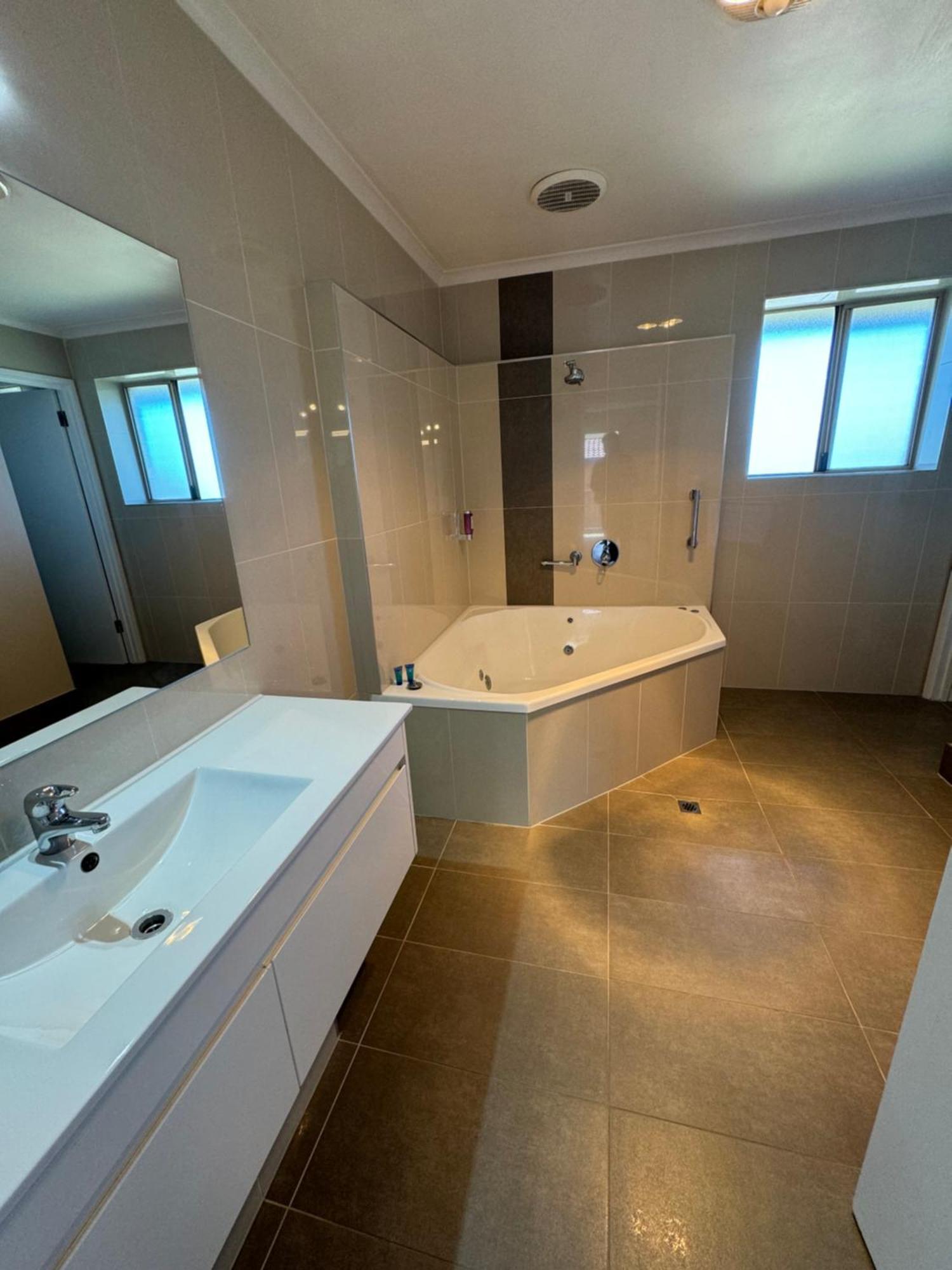 Blue Whale Motor Inn & Apartments Warrnambool Bagian luar foto